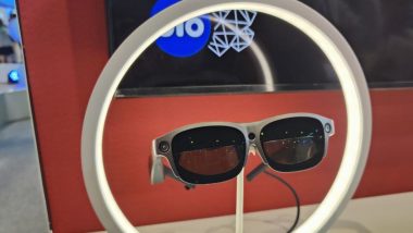 JioGlass First Look: जिओने आणला अद्वितीय चष्मा 'जिओग्लास'; फोनची छोटी स्क्रीन 100 इंच मोठी होणार, जाणून घ्या सविस्तर