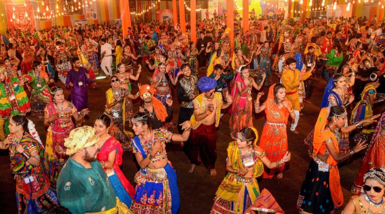 Garba Timings in Mumbai Relaxation: मुंबई मध्ये 21, 22, 23 ऑक्टोबरला रात्री 12 वाजेपर्यंत गरबा खेळण्यास परवानगी