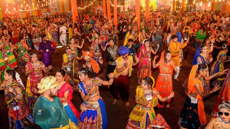 Garba Timings in Mumbai Relaxation: मुंबई मध्ये 21, 22, 23 ऑक्टोबरला रात्री 12 वाजेपर्यंत गरबा खेळण्यास परवानगी