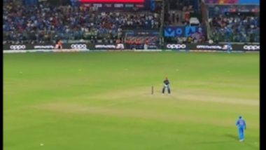 'Kohli, Kohli' For Naveen Ul Haq: चाहत्यांनी नवीन उल हकला पुन्हा डिवचल, फलंदाजीला येताच 'कोहली-कोहली'च्या घोषणांनी स्टेडियम दुमदुमलं; पाहा व्हिडिओ
