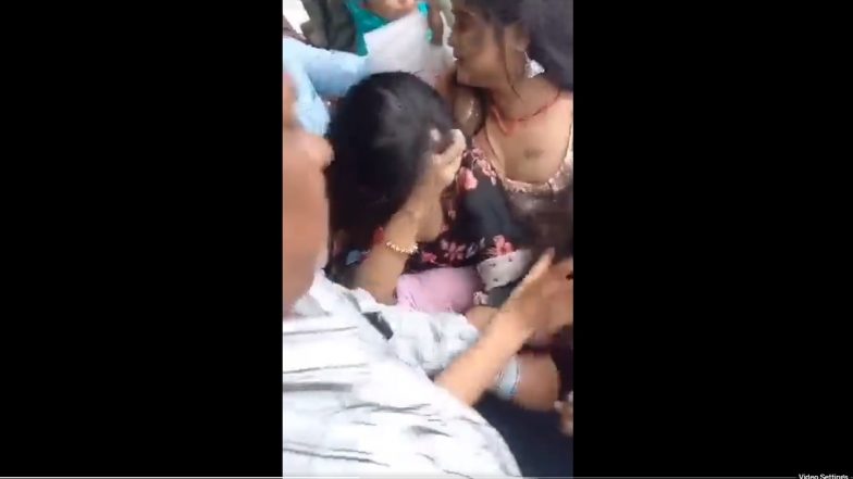 DTC Bus Fight:  दिल्ली डीटीसी बसमध्ये महिला प्रवाशांमध्ये आसन पकडण्यावरुन  हाणामारी (Video Viral)