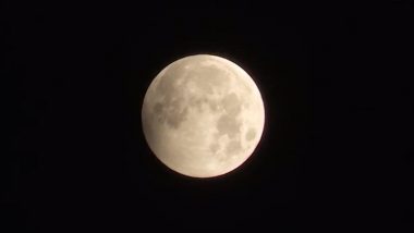 Lunar Eclipse 2023: भारतात मुंबई, कोलकाता, गुवाहाटी मधून असं दिसलं चंद्रग्रहण! (Watch Video)