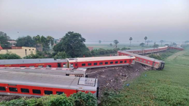 Bihar News: बक्सरमधील रघुनाथपूर येथे नॉर्थ ईस्ट एक्स्प्रेस ट्रेनचे 21 डबे रुळावरून घसरले (Watch Video)