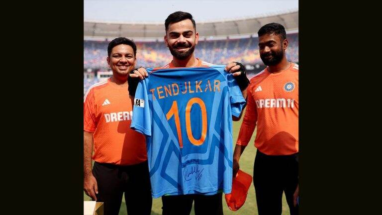 IND vs AUS CWC 2023 Final: सचिन तेंडुलकरने विराट कोहलीला मैदानावर पाठवला खास संदेश, क्रिकेटच्या 'देवाने' दिली निळी जर्सी