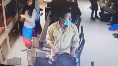 Dehradun Reliance Jewels Showroom Loot Video: डेहराडूनमध्ये चोरट्यांनी बंदुकीच्या धाकावर लुटले करोडोंचे दागिने, Watch