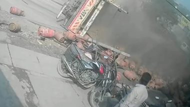 Jharkhand Road Accident Video: झारखंडमध्ये भीषण अपघात, एलपीजी सिलिंडरने भरलेला ट्रक उलटला, घटनेत एकाचा मृत्यू