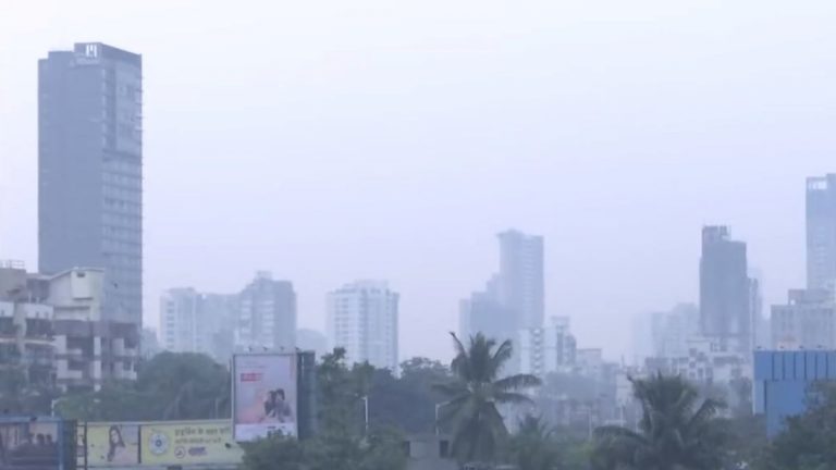 Mumbai Air Quality: हवेची गुणवत्ता ढासळल्याने आज सकाळी मुंबईत धुक्याचा थर