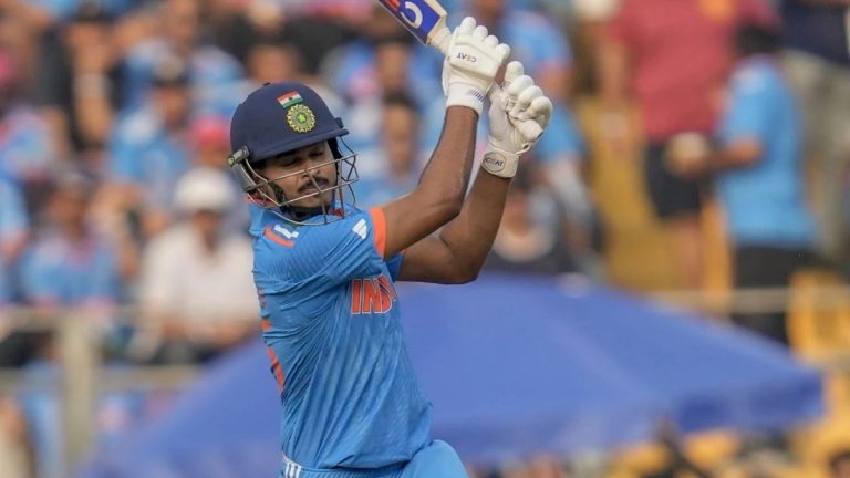 Shreyas Iyer Fifty: श्रेयस अय्यरचे विश्वचषकातील दुसरे अर्धशतक, पाच विकेट गमावून भारताची धावसंख्या 300 जवळ