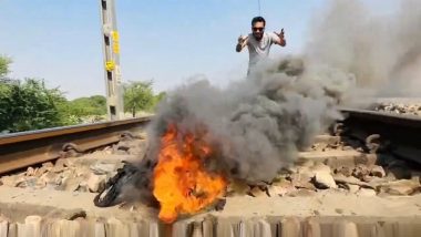 YouTuber ने व्हिडिओसाठी रेल्वे रुळांवर पेटवल्या नागगोळ्या, राजस्थानच्या जयपूर येथील दंत्रा स्टेशनवरील घटना (Watch Video)