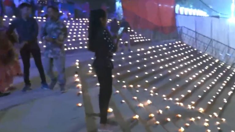 Dev Deepavali 2023: देव दिवाळीनिमित्त वाराणसीचा राजघाट मातीच्या दिव्यांनी उजळला, पाहा व्हिडिओ