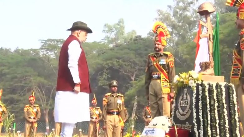 BSF's 59th Raising Day Celebrations: झारखंडच्या Hazaribagh मध्ये सीमा सुरक्षा दलाचं वर्धापन दिनानिमित्त सेलिब्रेशन सुरू;  Amit Shah कडून शहीदांना आदरांजली अर्पण (Watch Video)