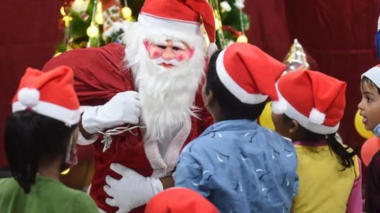 Christmas 2023 Celebration in MP Schools: पालकांच्या परवानगीशिवाय लहान मुलांना सांताक्लॉज म्हणून सजवू देऊ नका, जिल्हा शिक्षणाधिकाऱ्यांनी जारी केले निर्देश