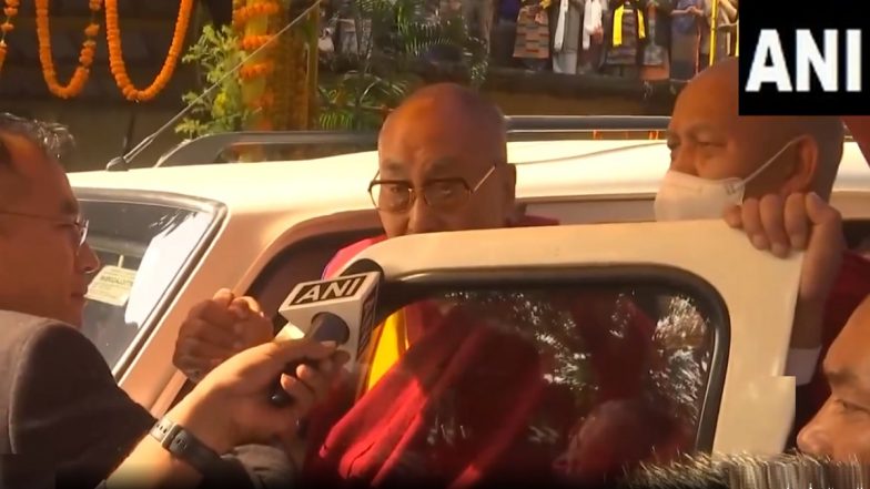 Dalai Lama in Siliguri: आम्ही तिबेटी निर्वासित झालो- दमा लामा (Watch Video)