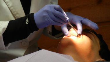 Woman Sues Dentist: एकाच वेळी 28 दातांवर पाच तास 30 शस्त्रक्रिया; महिला रुग्णाने दंतवैद्यावर खटला गुदरला