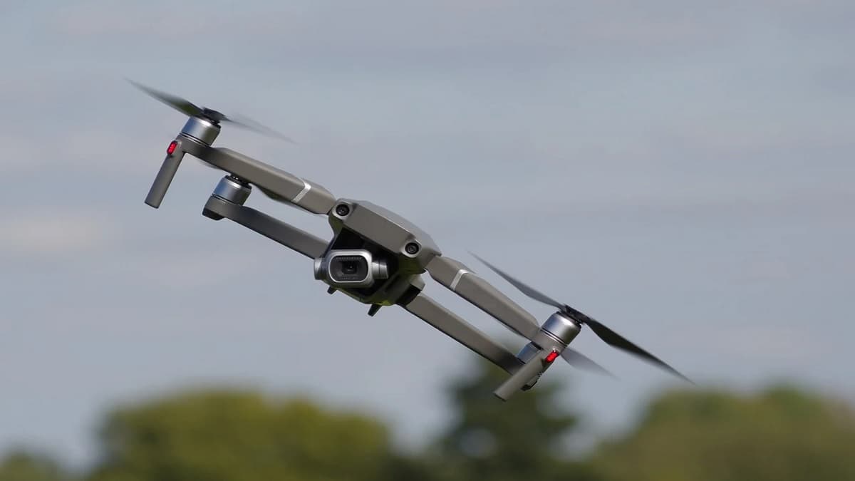 Drone Crash Powai: मुंबईतील पवई येथे ड्रोन क्रॅश; परिसरात घबराट, 23 वर्षीय सिनेमॅटोग्राफरवर गुन्हा दाखल