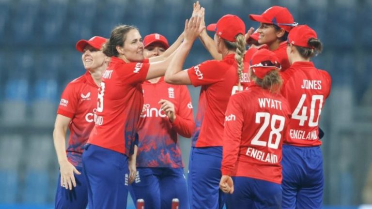 IND W vs ENG W 2nd T20 Live score Update: इंग्लंडच्या गोलंदाजांसमोर भारतीय फलंदाजांनी गुडघे टेकले, संपूर्ण संघ केवळ 80 धावांवरच मर्यादित