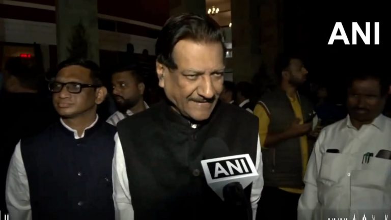 Prithviraj Chavan On CM Eknath Shinde: मुख्यमंत्री एकनाथ शिंदे सांगत असलेली क्युरेटीव्ह पीटीशन संवैधानिक तरतूद नाही- पृथ्वीराज चव्हाण