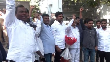 Telangana Election Results 2023: तेलंगणा विधानसभा निवडणूक निकालाच्या कलांमध्ये कॉंग्रेस आघाडीवर; state party chief Revanth Reddy यांच्या घराबाहेर कार्यकर्त्यांचा जल्लोष सुरू