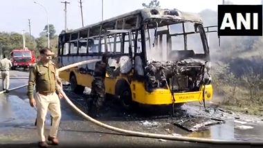 School Bus Gutted In Fire: जबलपूर येथे शालेय बस आगीत जळून खाक (Watch Video)