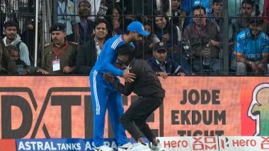 IND vs AFG, 2nd T20I: इंदौर स्टेडियममध्ये चाहत्याने कोहली  कोहली करत मैदानात केला शिरकाव, विराटला मारली मिठी
