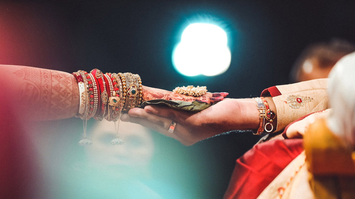 Dowry Case in Mumbai:  सासरच्या मंडळींनी 4 कोटीच्या स्त्रीधनाचा अपहार करून सूनेला काढलं घराबाहेर; पीडीतेची पोलिसांत तक्रार