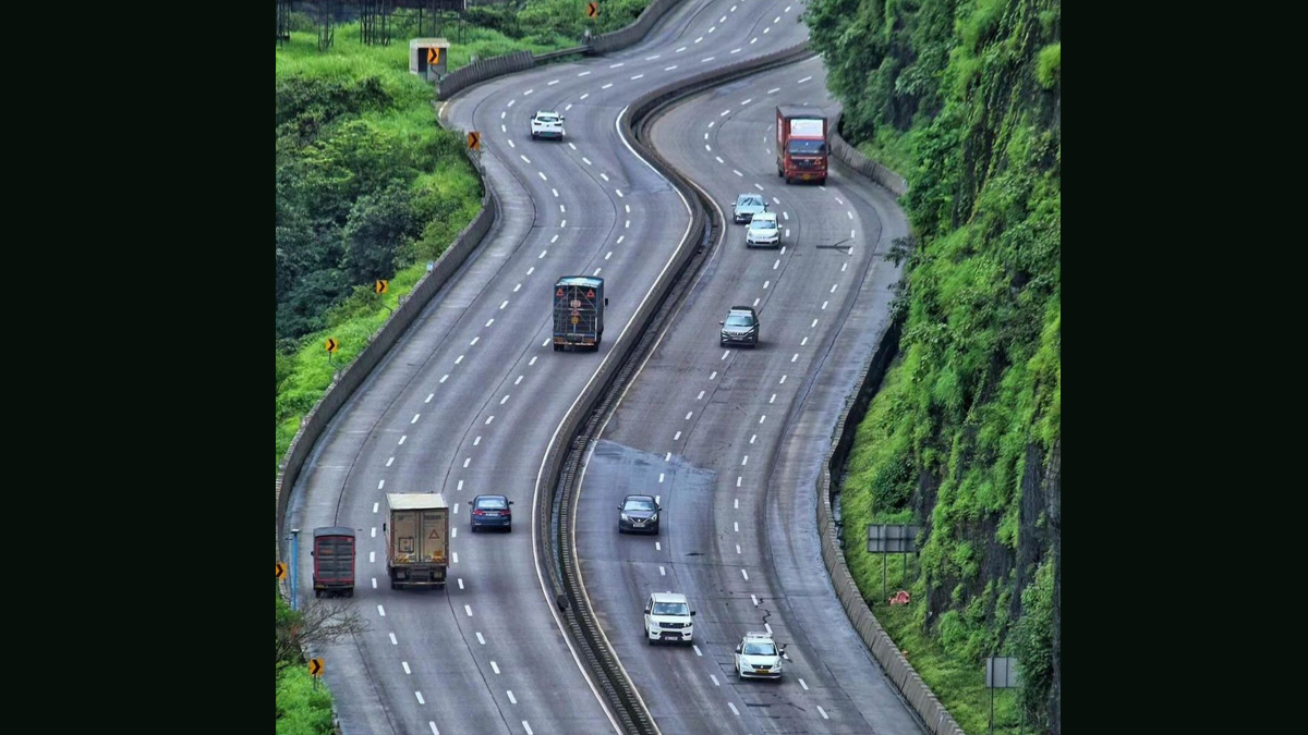 Mumbai Pune Expressway Speed Limit: भोर घाटात अवजड वाहनांसाठी वेगमर्यादा वाढण्याची शक्यता