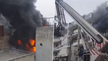 Delhi Factory Fire Video: दिल्ली नरेला येथील मॅन्युफॅक्चरिंग युनिटला आग, अग्निशमन दल घटनास्थळी दाखल