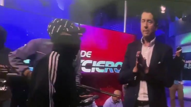 Gunmen Enter Live TV Studio In Ecuador: लाईव्ह प्रक्षेपण सुरू असताना बंदूकधारी अचानक इक्वाडोरमधील टेलिव्हिजन स्टुडिओमध्ये घुसले, पाहा व्हिडिओ