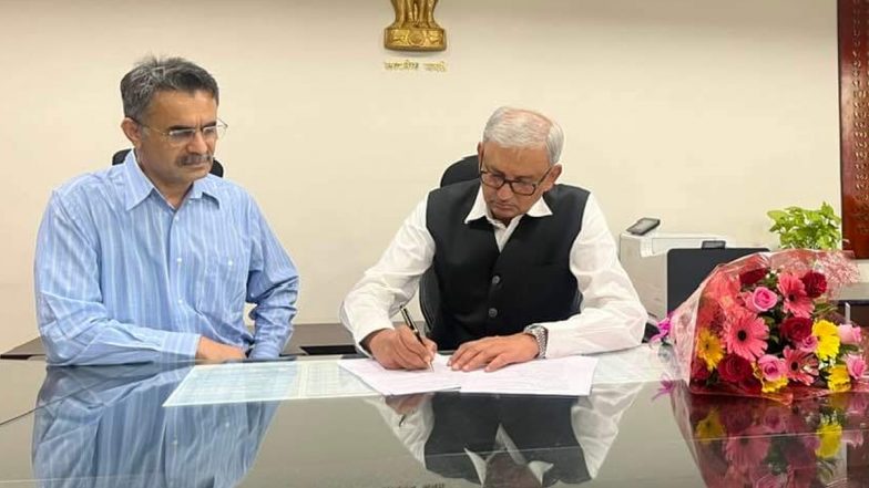 New Chief Secretary Of Maharashtra: महाराष्ट्राचे नवे मुख्य सचिव म्हणून IAS अधिकारी Nitin Kareer यांची वर्णी; Manoj Saunik यांच्याकडून स्वीकारला पदभार