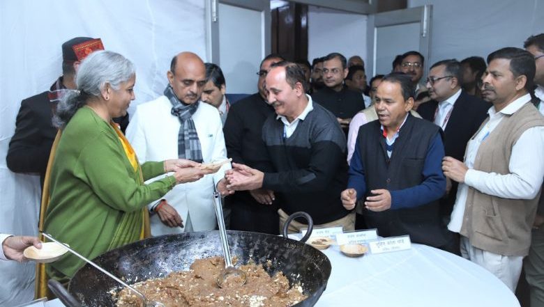 Union Budget 2024: केंद्रीय अर्थसंकल्प सादर होण्यापूर्वी केली जाणारी 'Halwa Ceremony' काय असते?