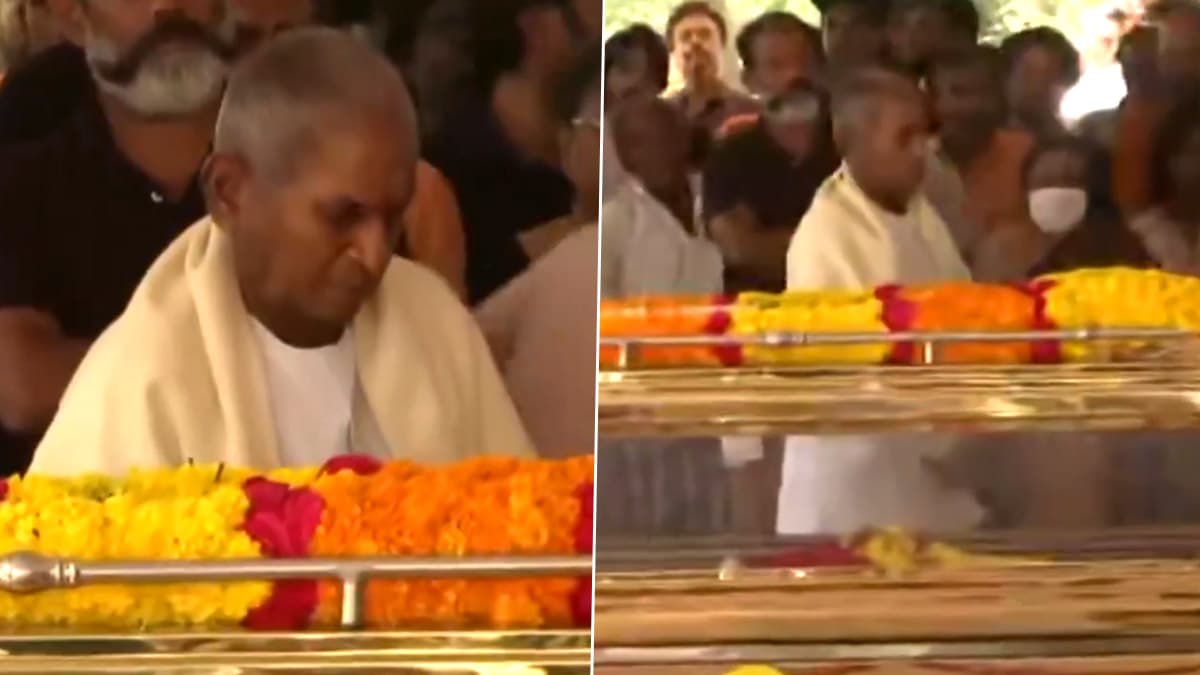 Music Maestro Ilayaraja यांनी लेक Bhavatharini यांना दिला अखेरचा निरोप (Watch Video)