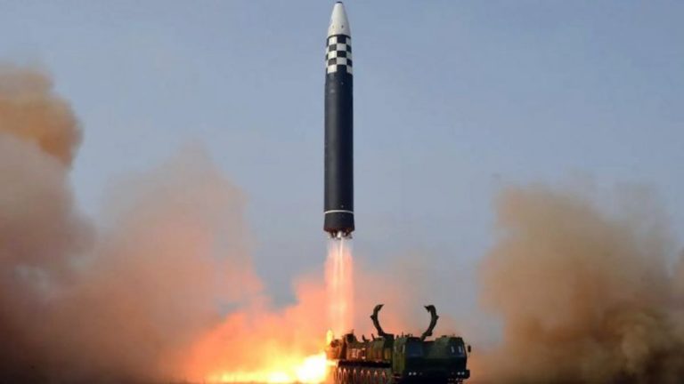 North Korea कडून Ballistic Missile चा हल्ला झाल्याचा जपान ला संशय; Japan PM Fumio Kishida च्या कार्यालयाकडून पोस्ट शेअर