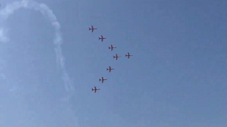 Mumbai Air Show Visuals: भारतीय वायूसेना आणि महाराष्ट्र सरकार यांच्याकडून मुंबई एअर शो 2024