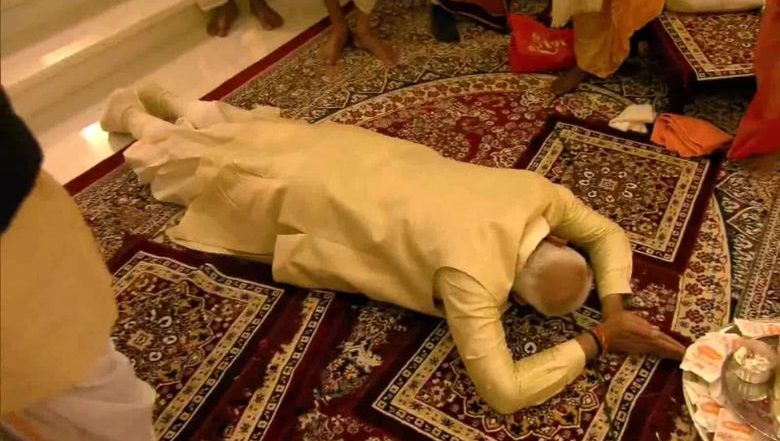 PM Modi Sashtang Pranam Video: अयोध्या राम मंदिराच्या गर्भगृहात पंतप्रधान नरेंद्र मोदींचा श्रीरामासमोर साष्टांग दंडवत (Watch Video)