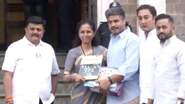 Rohit Pawar ED Inquiry: शरद पवार, सुप्रिया सुळेंचे आशीर्वाद, हाती संविधान घेऊन रोहित पवार पोहचले मुंबई ईडी कार्यालयात!  (Watch Video)