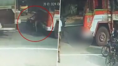 Tamilnadu Accident: दोन वाहनांमध्ये दुचाकी चिरडली, भयावह अपघात कॅमेरात कैद