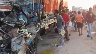 Uttar Pradesh Accident: झाशीमध्ये ट्रकचा अपघात, जमावांनी लुटले तुपाचे पॅकिटे, घटनेचा Video व्हायरल