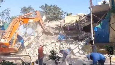 Borivali Building Collapse: मुंबईत बांधकाम पाडताना इमारतीचा काही भाग कोसळल्याने दोन ऑटो-रिक्षा चालक जखमी