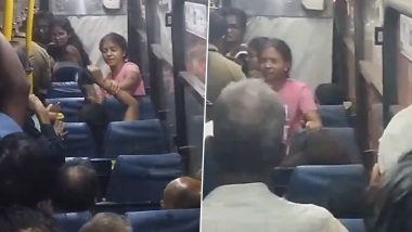Women Fight in Bus: चालत्या बसमध्ये खिडकी उघडण्यावरून दोन महिलांमध्ये भांडण; चप्पलने केली एकमेकींना मारहाण (Watch Video)