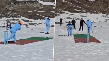 Indian Army Organises Snow Cricket: बारामुल्ला येथील LOC जवळील गग्गर हिल गावात भारतीय लष्कराने स्नो क्रिकेटचे आयोजन केले, पहा व्हिडिओ