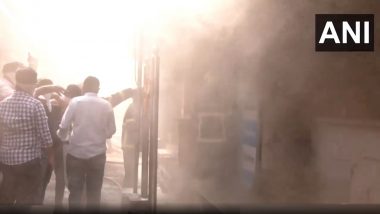 Fire breaks out in Mumbai: मुंबईतील धोबी तलाव परिसरात इलेक्ट्रिक दुकानाला आग