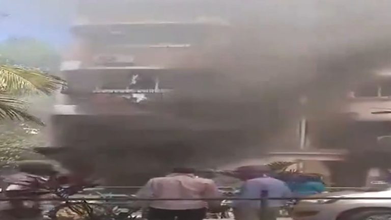 Dahisar Fire: दहिसर पूर्व भागामध्ये इमारती मध्ये आग; अग्निशमन दल घटनास्थळी दाखल