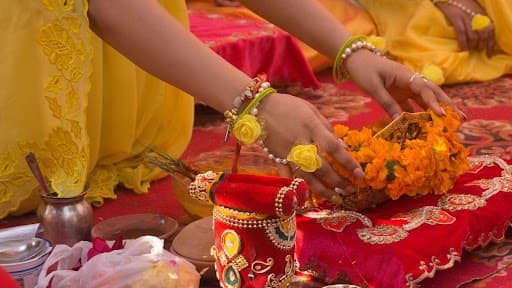 Haldi Kumkum 2025 Gift Ideas: मकर संक्रांतीमध्ये हळदी कुंकूनिमित्त देता येतील असे हटके वाण, येथे पाहा यादी