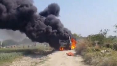 Uttar Pradesh Bus Fire: गाझीपूरमध्ये बस विजेच्या तारांशी संपर्कात आल्याने भीषण आग, अनेकांचा होरपळून मृत्यू