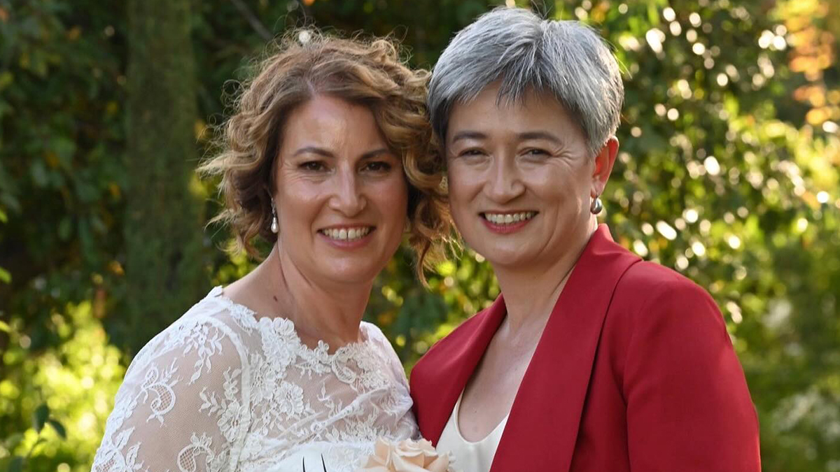 Australia's Foreign Minister Penny Wong: पहिल्या समलिंगी महिला संसदपटू पेनी वोंग यांनी 20 वर्षांच्या मैत्रिणीशी केलं लग्न; सोशल मीडियावर शेअर केला फोटो