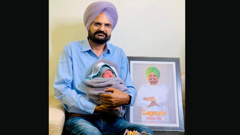 Sidhu Moosewala आईने दिला मुलाला जन्म, वडील बलकौर सिंह यांनी दाखवली 'छोट्या सिद्धू'ची पहिली झलक