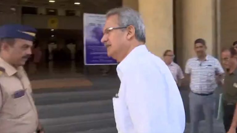 Anil Desai चौकशी साठी Mumbai Police Headquarters मध्ये दाखल; पक्ष निधी मधून 50 कोटी काढल्याचा आरोप