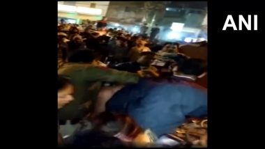 Cops, Locals Clash In Delhi: पोलीस आणि स्थानिक यांच्यात हाणामारी; दिल्लीयेथील राजोरी गार्डन-टिळक नगर परिसरातील घटना (Watch Video)