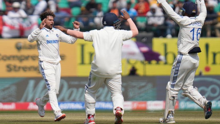 IND vs ENG 5th Test Day 3 Live Score Update: दुसऱ्या डावात इंग्लंडने 92 धावांवर गमावल्या चार विकेट, कुलदीपने बेअरस्टोला केले बाद