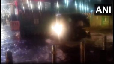 Pipeline Bursts in Borivali: बोरीवली परिसरातील शिंपोली मेट्रो स्टेशन परिसरात BMC जलवाहीनी फुटली, रस्त्यांवर पाणीच पाणी (Video)